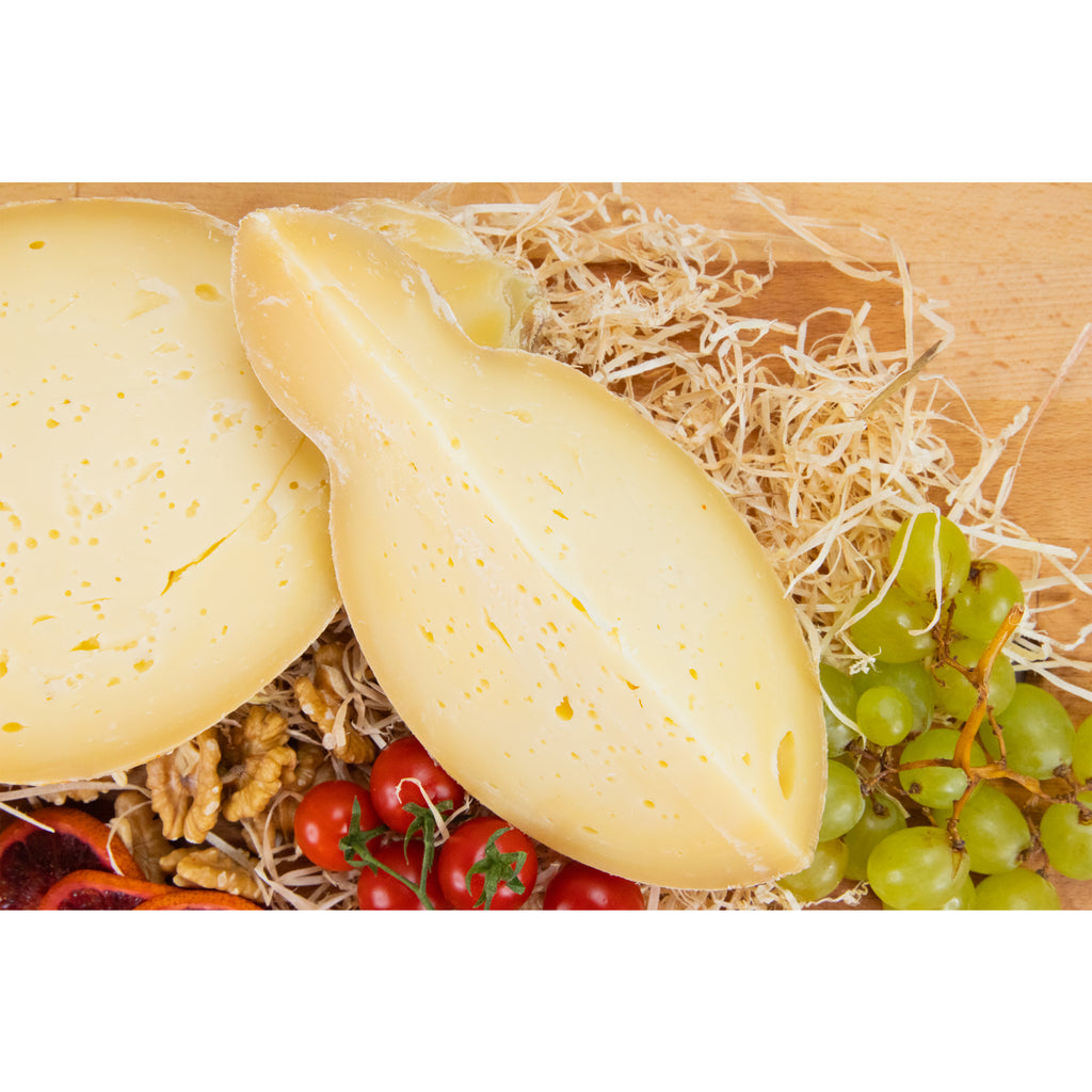 Caseificio Artigiana Caciocavallo Refined in Cave 200g (±10%)